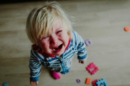 Как стресс, капризы и истерики ребёнка приводят к недержанию мочи и другим заболеваниям?
